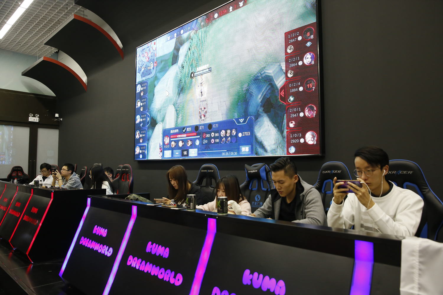 德国杯淘汰赛 D2 赛程与首发阵容：单人赛 Top Esports . 369 对 Invictus Gaming . TheShy