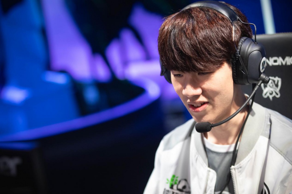 LPL 明天的首发阵容： Assum 对阵 Photic ， Angel 对阵 ZIKA 在 SOLO 比赛中